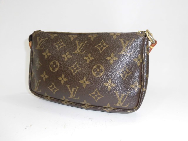ルイヴィトン　ポーチ